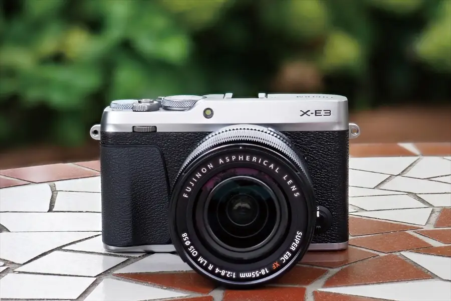 Fujifilm X-E3: Potencia y Compactación en 2025_01