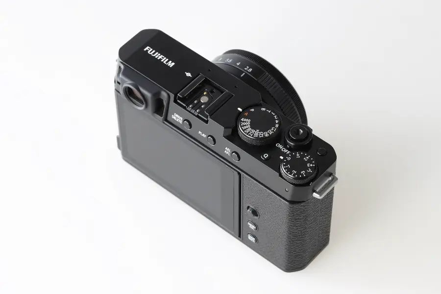 Reseña de la Fujifilm X-E4: Una Cámara Mirrorless Compacta_01