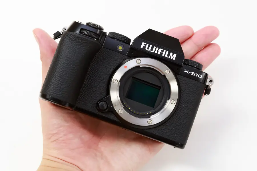 Recensione Fujifilm X-S10: Compattezza e Alte Prestazioni_01