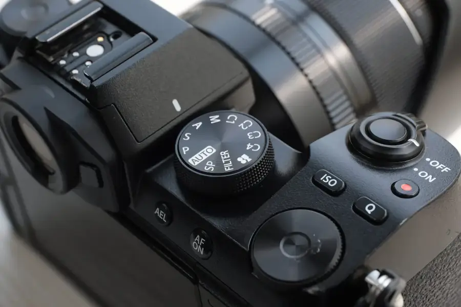 Recensione Fujifilm X-S10: Compattezza e Alte Prestazioni_01