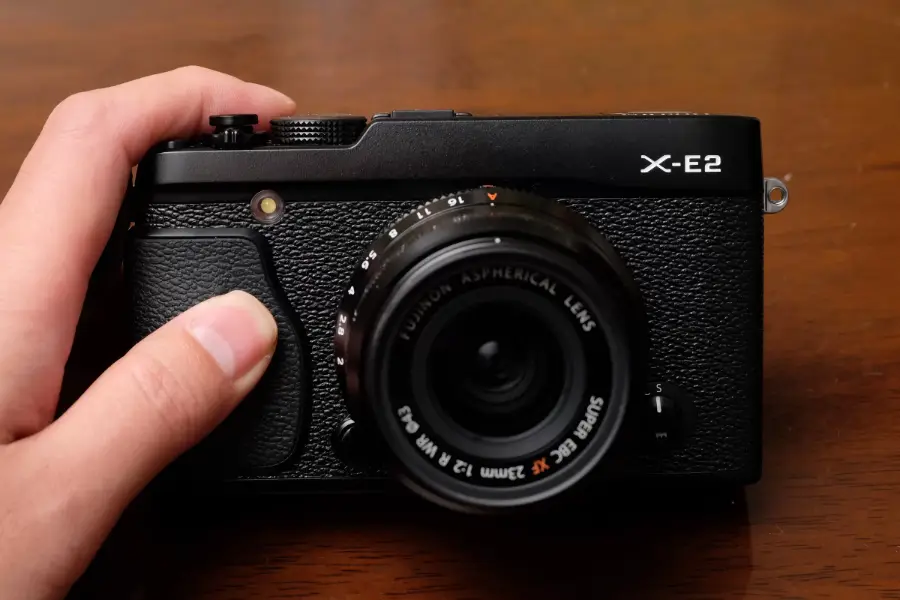 Fujifilm X-E2: Diseño retro con rendimiento moderno_01