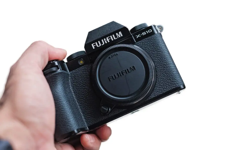 Recensione Fujifilm X-S10: Compattezza e Alte Prestazioni_01