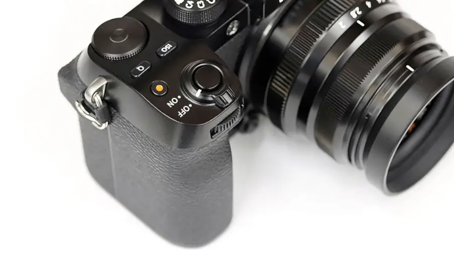 Recensione Fujifilm X-S10: Compattezza e Alte Prestazioni_01