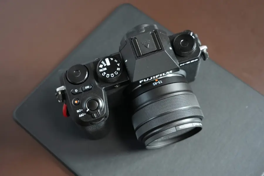 Đánh giá Fujifilm X-S20: Hiệu Năng Cao, Thiết Kế Nhỏ Gọn_01